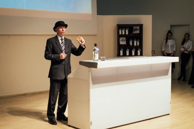 Broker's gin, Τεχνόπολις, Σπύρος Πατσιαλός, Peter Martin