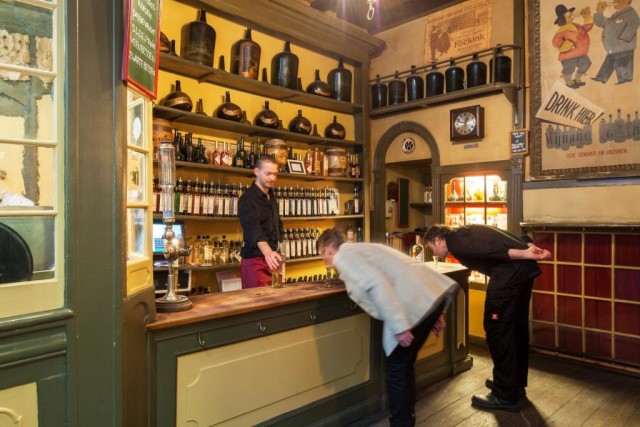 bar crawling, santa pub crawl, pub crawl