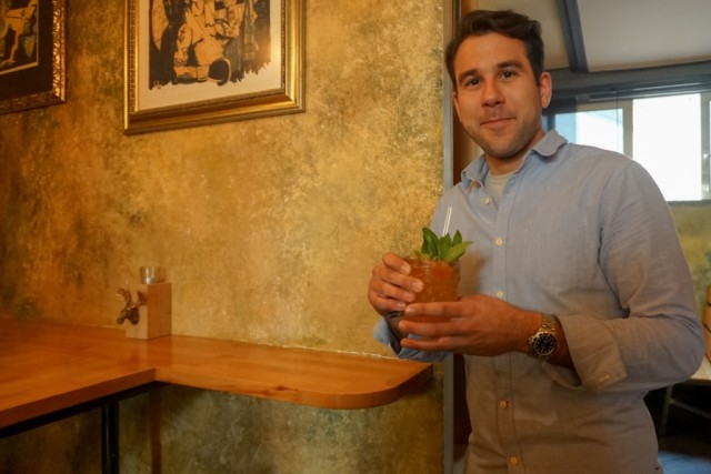 Ναυτάκι ζουμπουρλούδικο, Θείο Τραγί