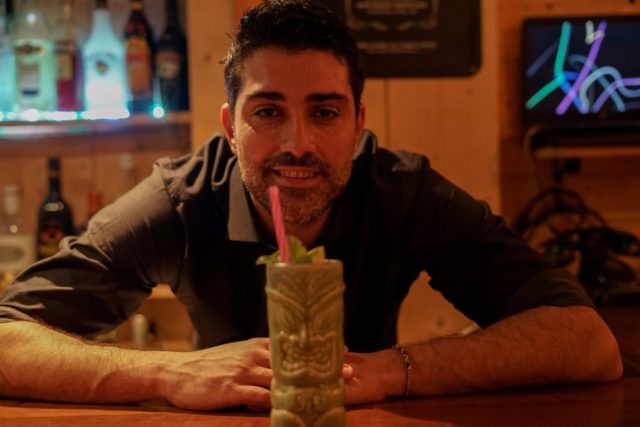 Σπιρτόκουτο, Ron Barcelo