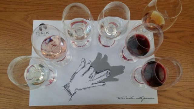 δοκιμάζοντας, οινοποιείο Λύκου