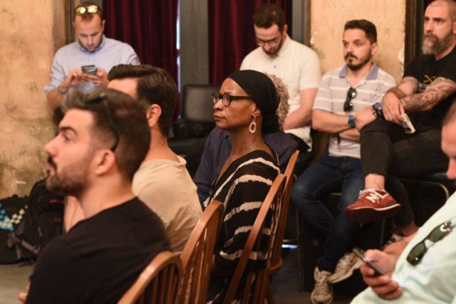 στρογγυλή τράπεζα, Clumsies, Latin America Bar