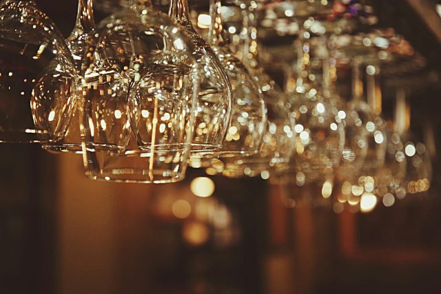 μπάρμαν, εθισμός, αλκοόλ, ζάναξ