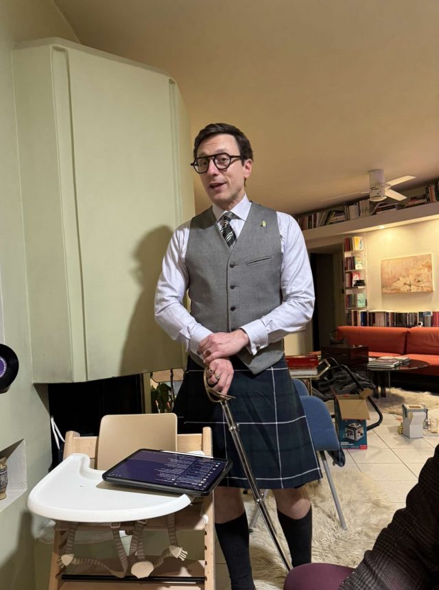 Ο γράφων και οικοδεσπότης της δεύτερης βραδιάς