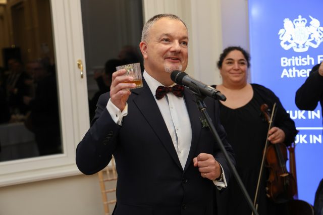 Η Αυτού Εξοχότητα, πρέσβης της Ηνωμένου Βασιλείου Matthew Lodge