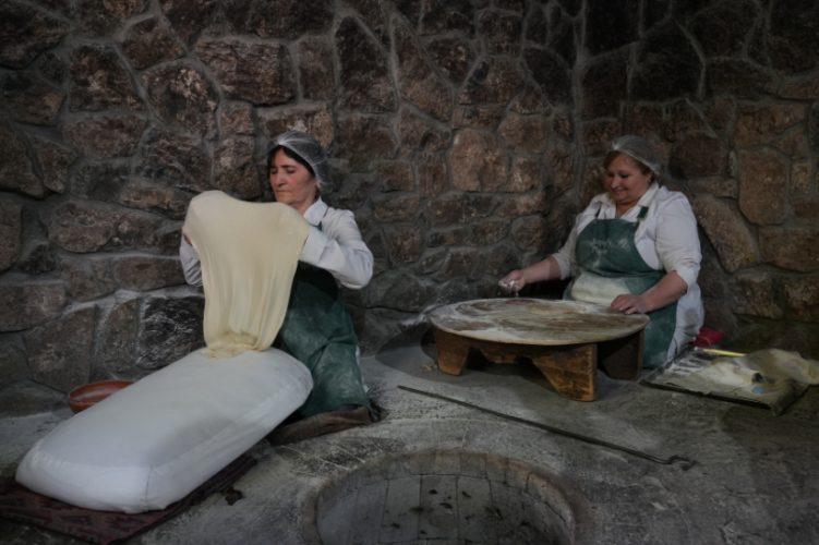 Making lavash 